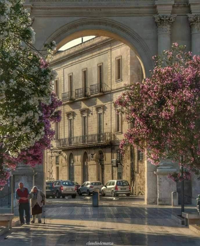 Lecce Stazione Centrale Екстериор снимка